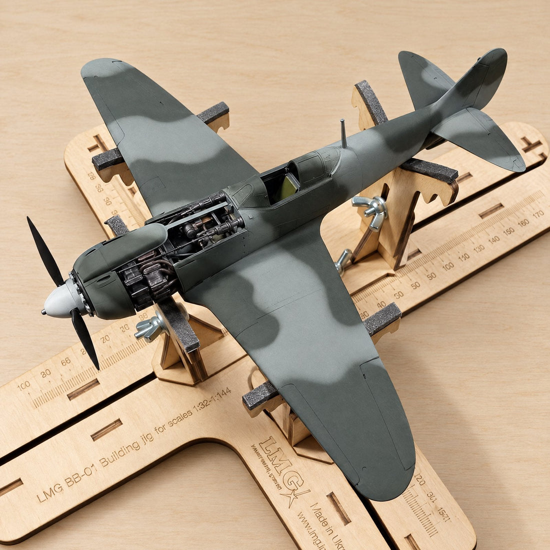 Airplane building jig by LMG