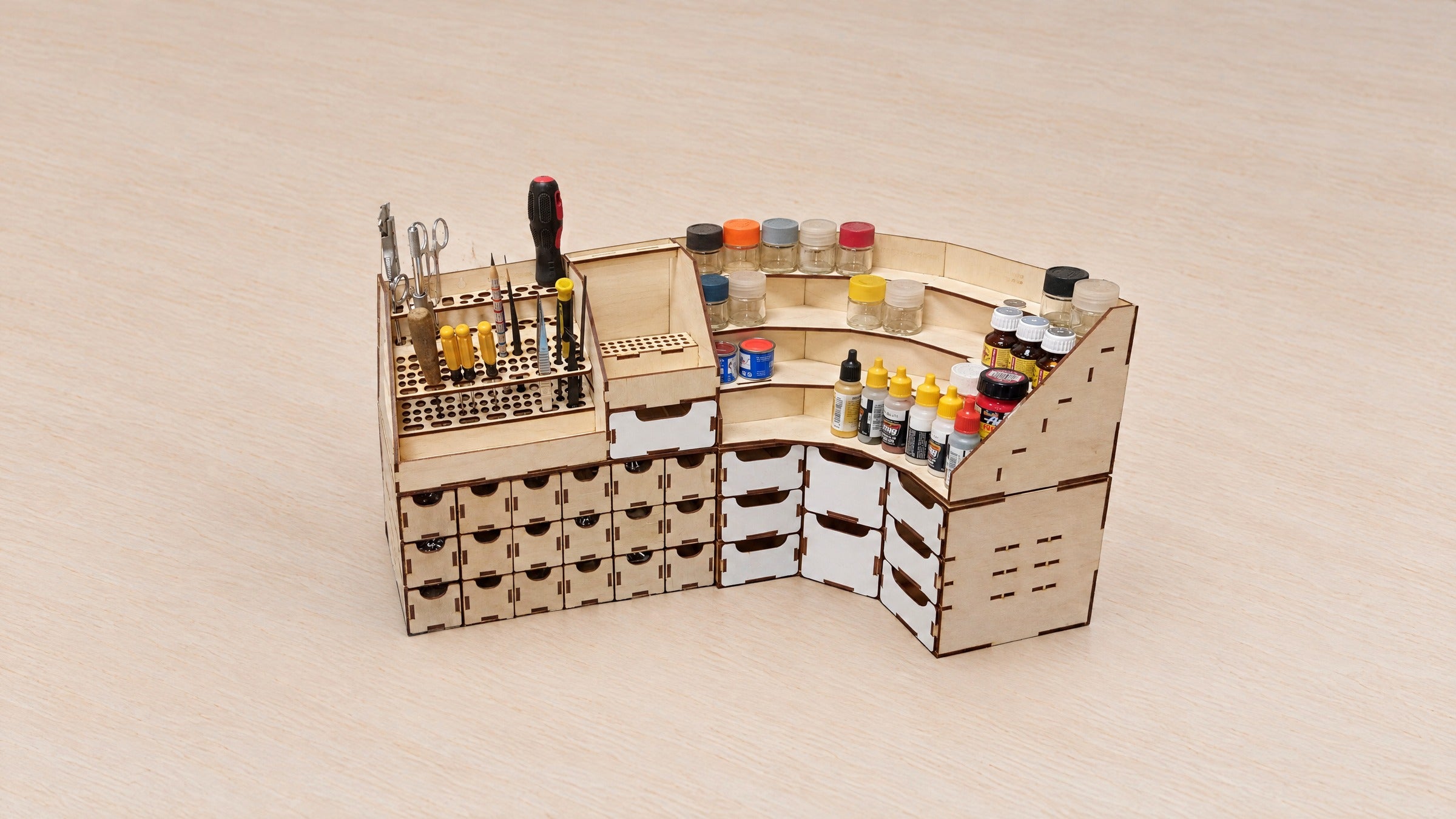 LMG modular workplace on wood