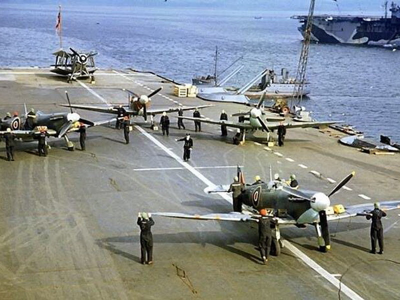 LMG HMS Ark Royal deck — 1/72 (MA-33)