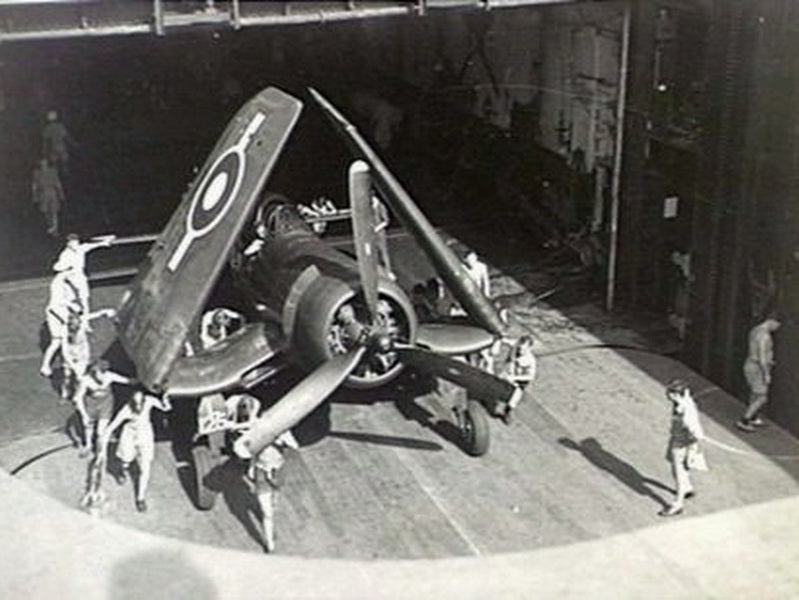 LMG HMS Ark Royal aircraft elevator — 1/72 (MA-36)